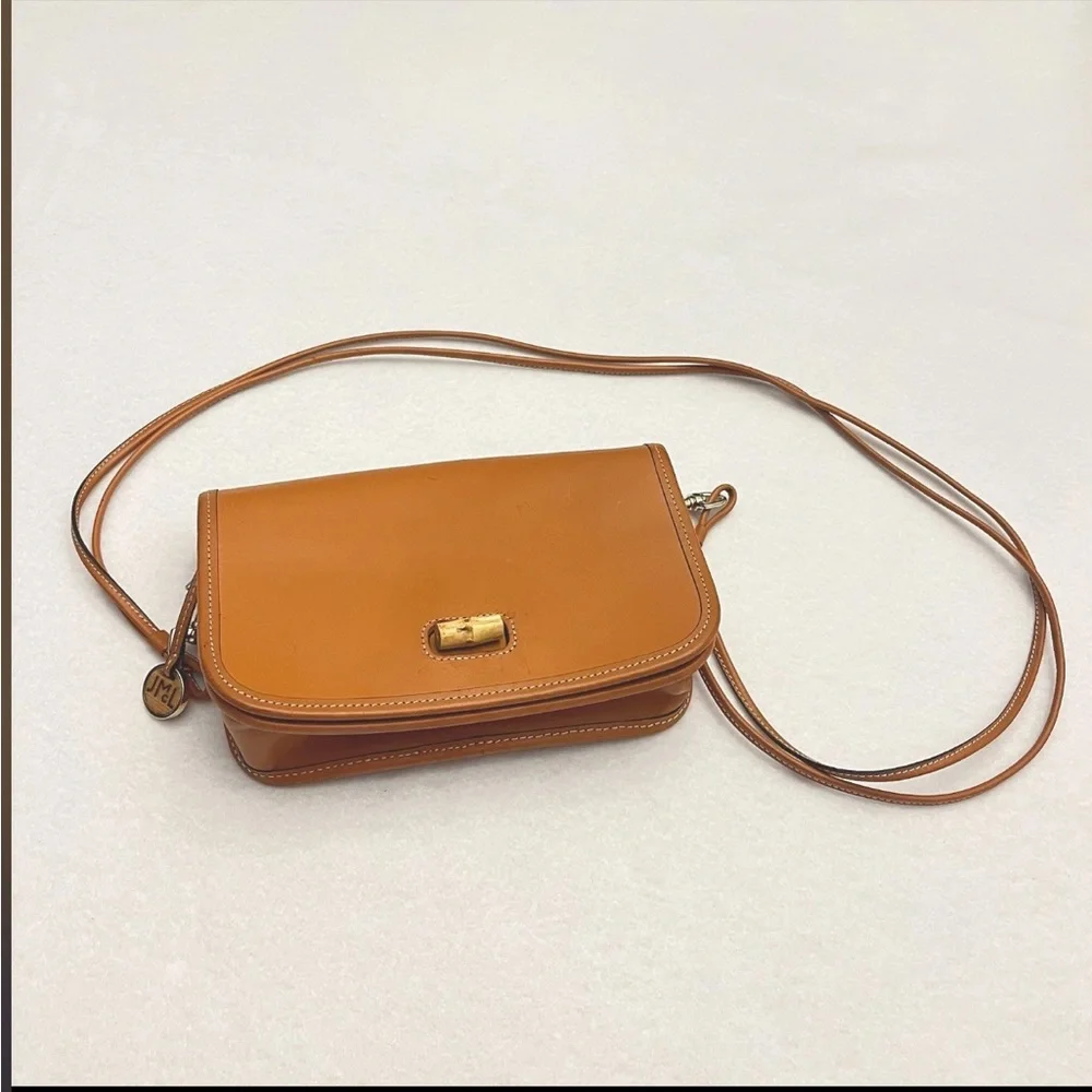 J McLaughlin Elegant Tan Leather Crossbody Bag - Picture 7 of 7